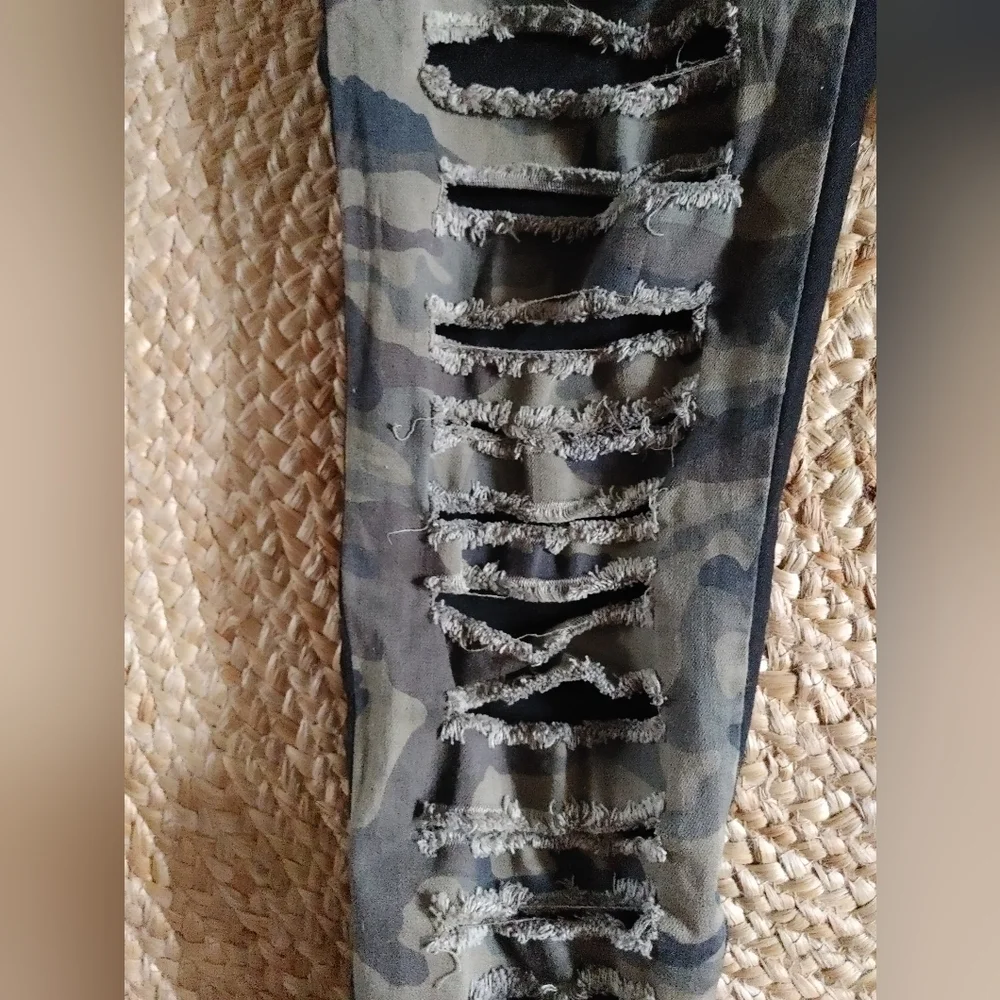 Revel Camo Jeans SZ.1 - Picture 3 of 11